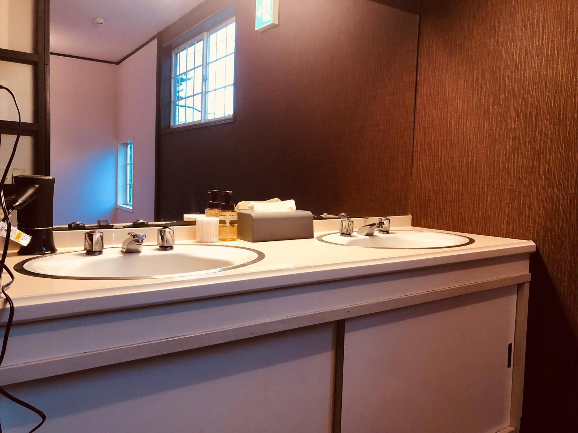Buna Kusatsu Onsen Inn Ngoại thất bức ảnh